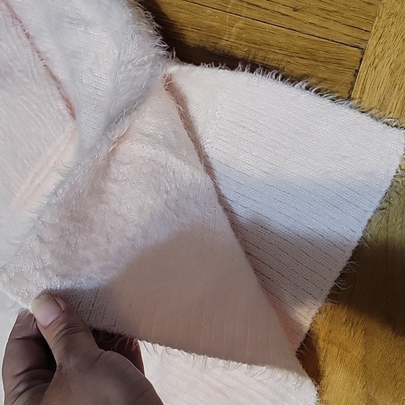 NWOT Venus L baby pink 3/4 sleeve v-neck fuzzy sweater - Picture 5 of 8